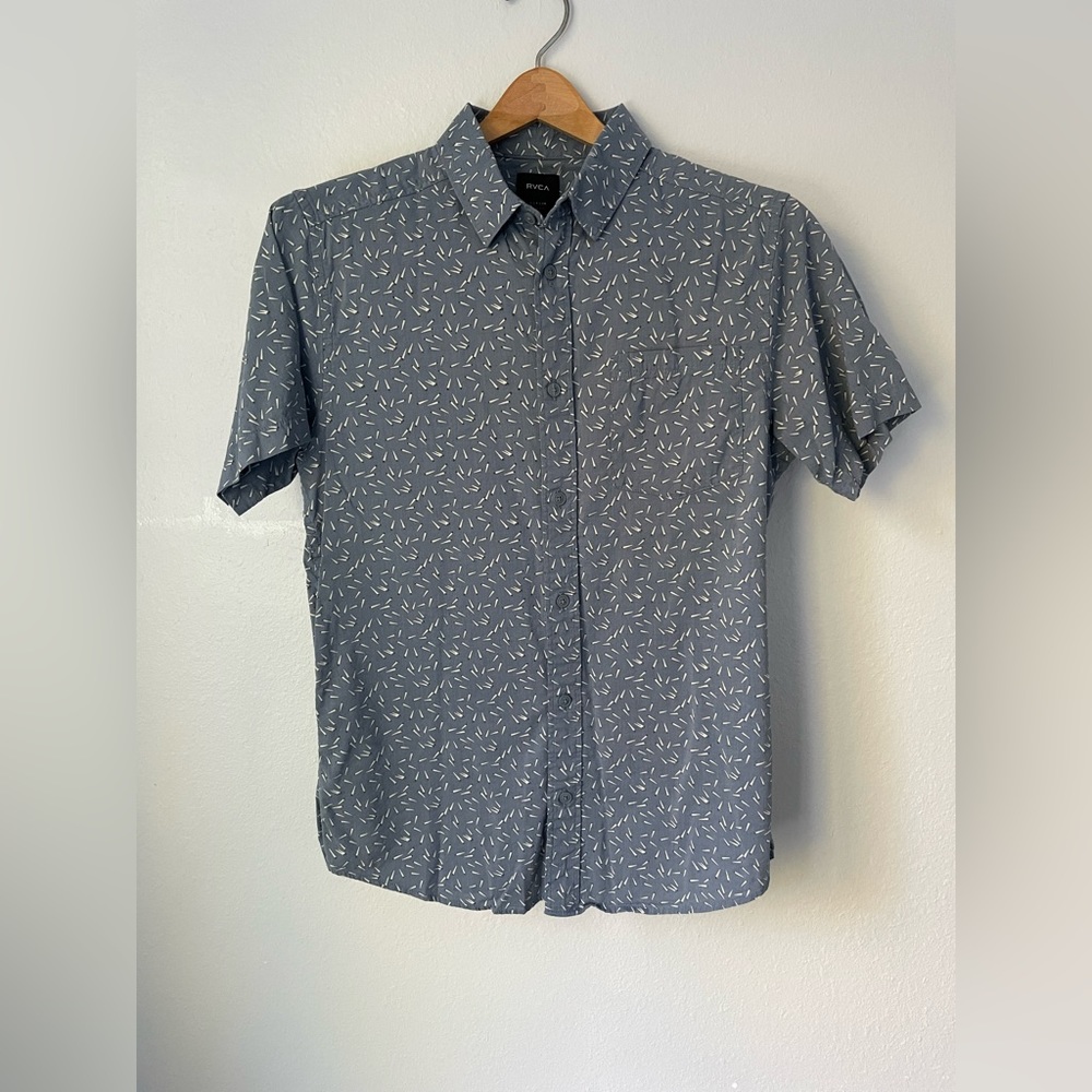 Men’s RVCA Short Sleeve Slim Fit Casual Patterned Button Down, Small